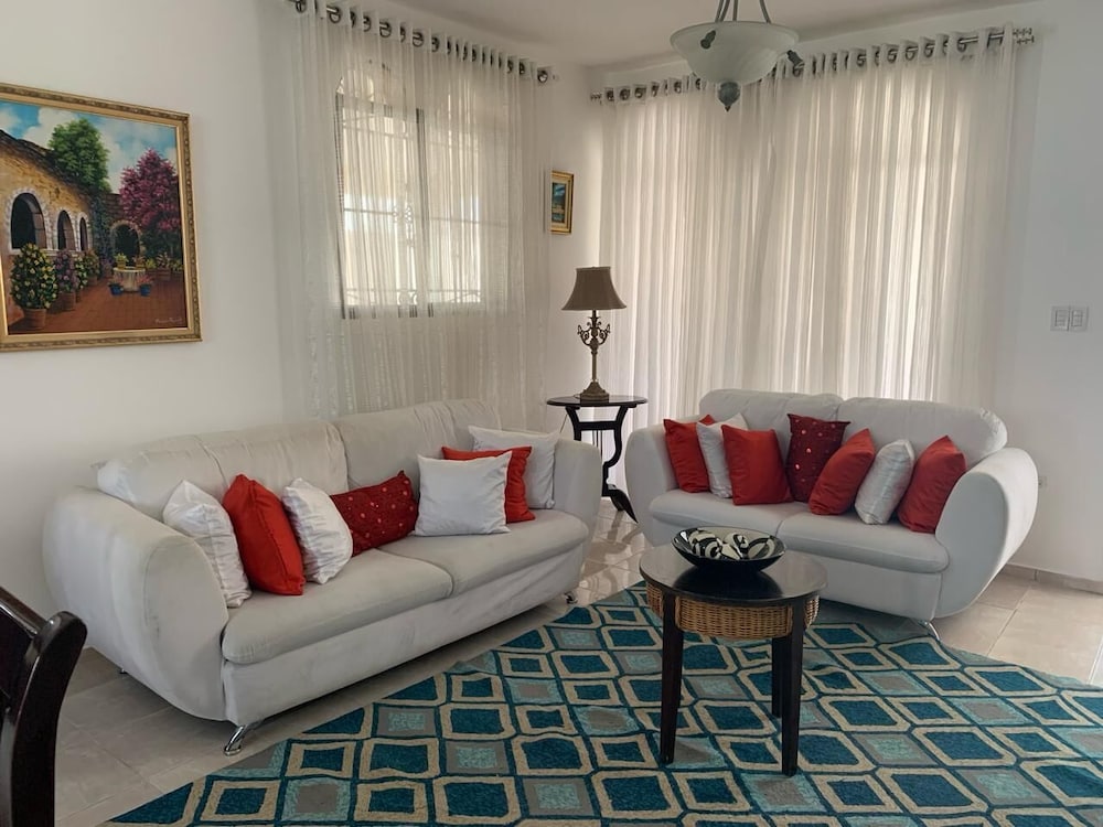 Deluxe House photo 3
