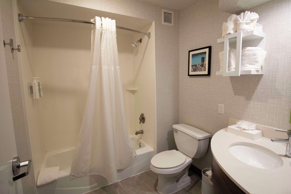 Two Double Beds Accessible - Photo 14