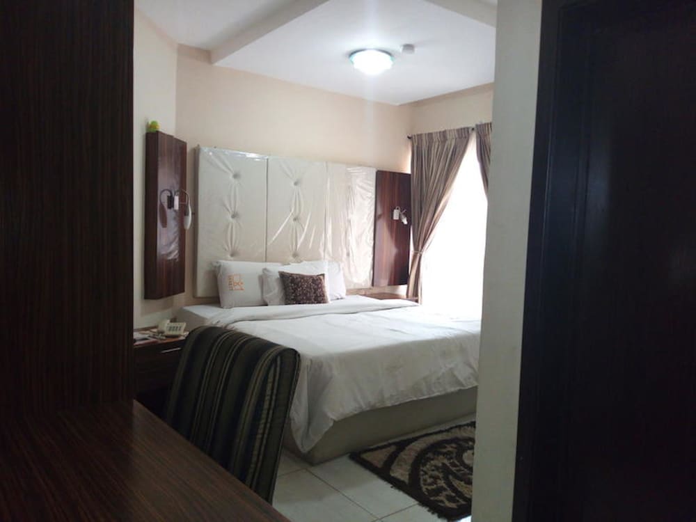 Room (Deluxe Or Superior) photo 2