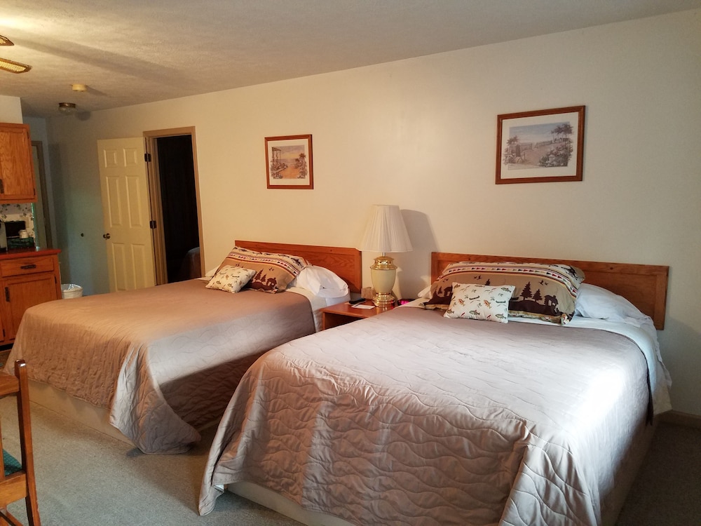 Lodge Suite 4 Queen Beds with Kitchen photo 1