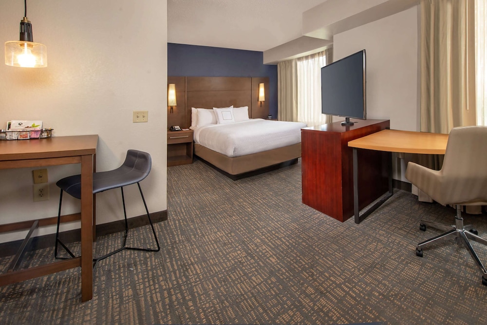 Room, 1 Queen Bed with Sofa bed, Accessible (Hearing)