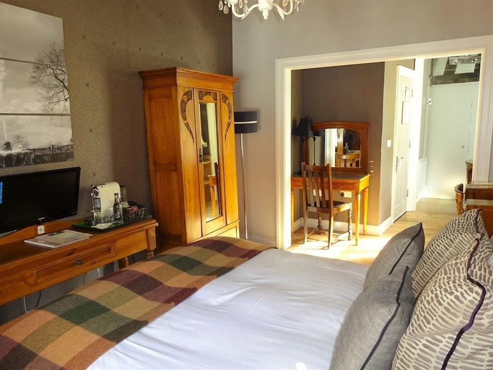 Deluxe Double Room, Ensuite (KING) - Photo 12