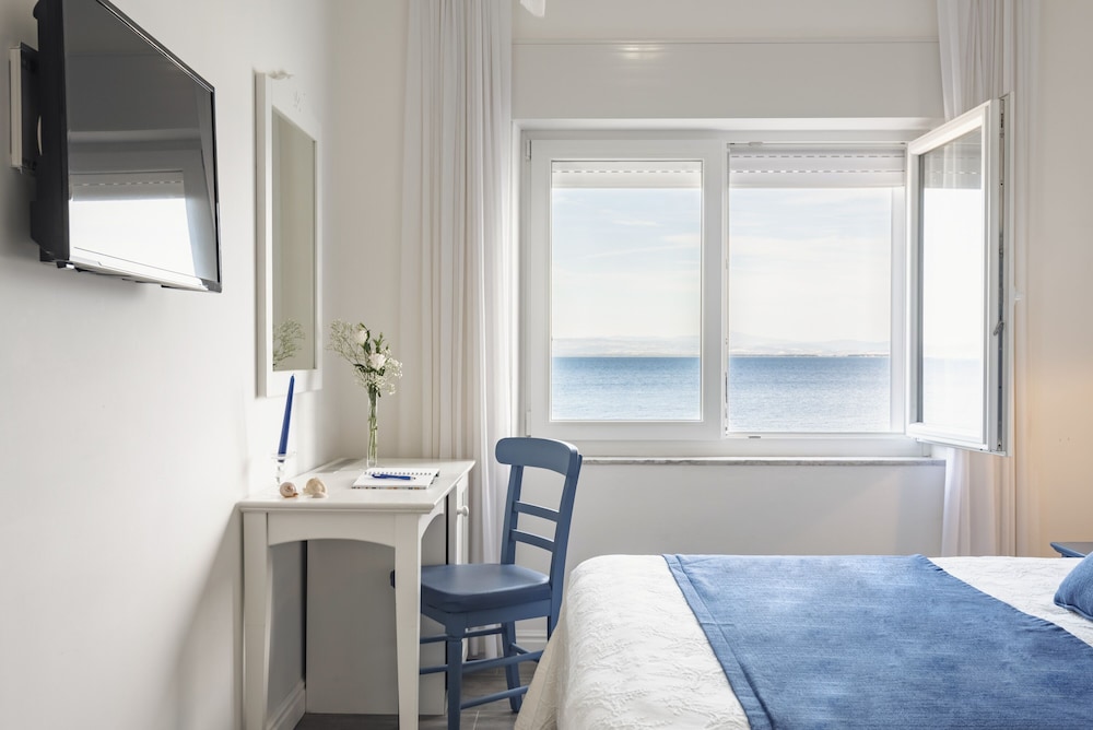Superior Double or Twin Room, Sea View photo 2