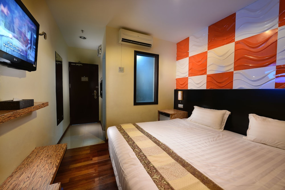 Deluxe Room, 1 King Bed photo 2