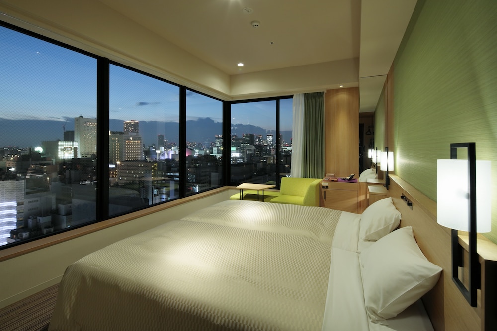 Corner Twin Room with City View, Non Smoking
