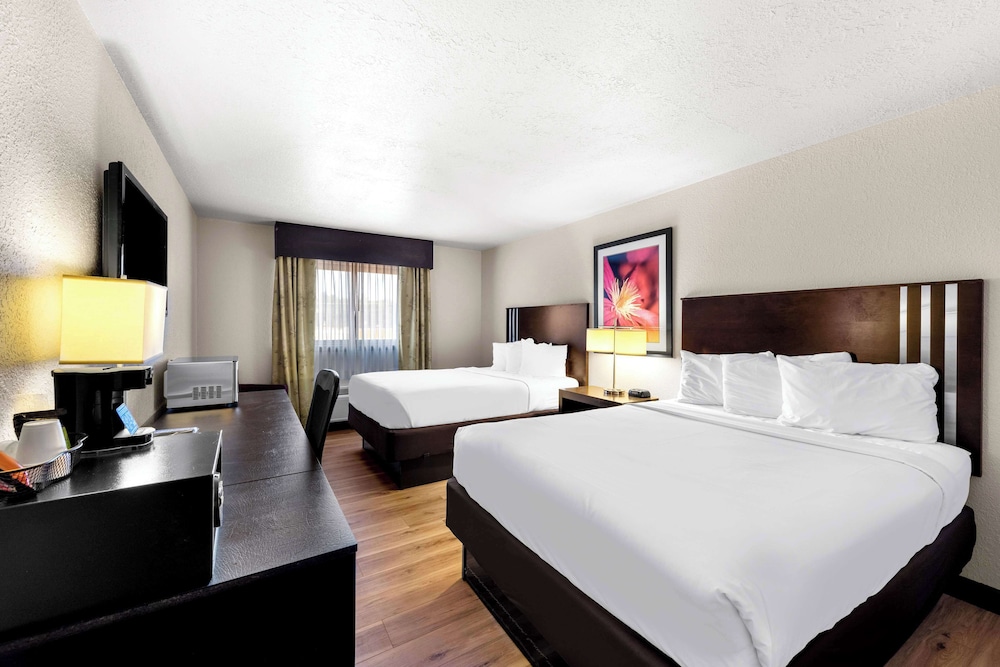 Premium Room, 2 Queen Beds (2nd Floor, No Elevator) - Photo 4