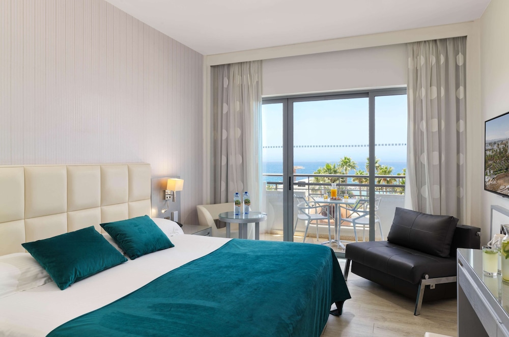 Double or Twin Room, Sea View - Photo 1