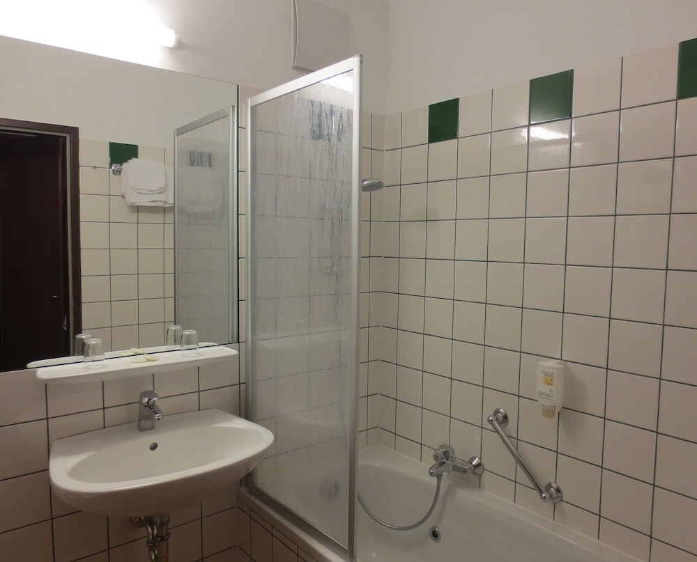 Classic Double Room - Photo 5