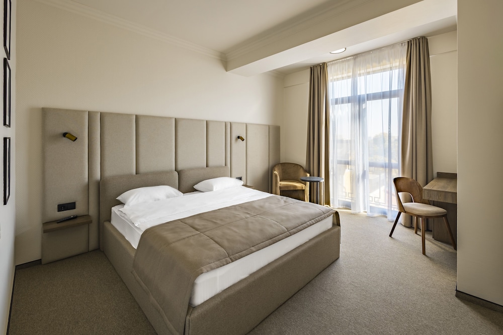 Superior Double Room, 1 King Bed, Non Smoking, City View