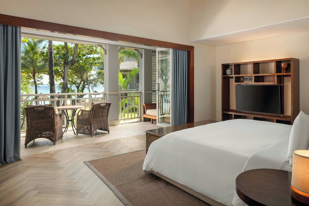 Suite, 1 King Bed with Sofa bed, Balcony