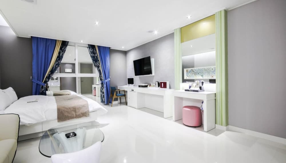 Standard Room (Breakfast available on Weekday only) - Photo 8