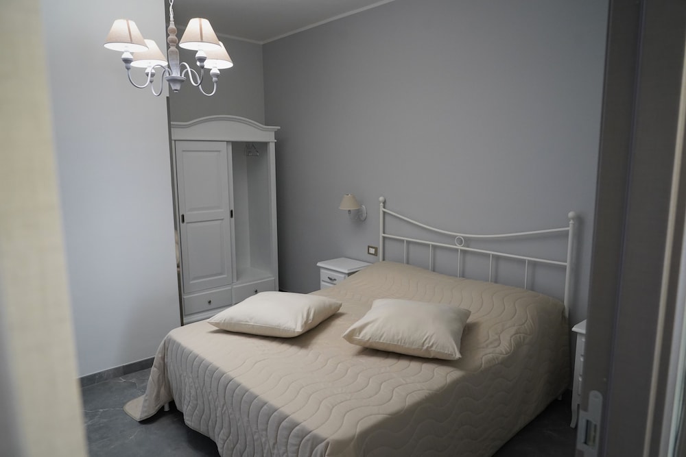 Double Room - Photo 5