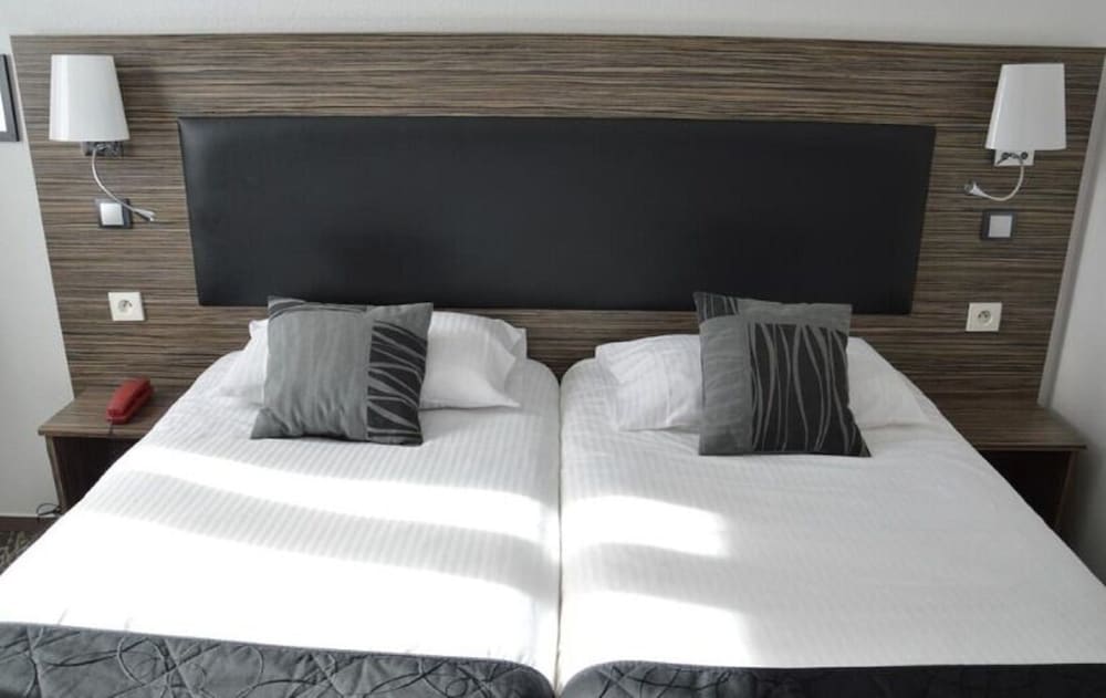 Priviledge Twin Room - Photo 1