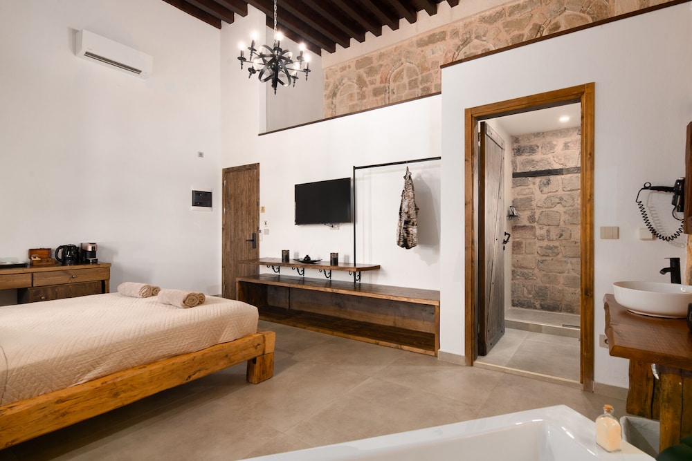 Honeymoon Room photo 2