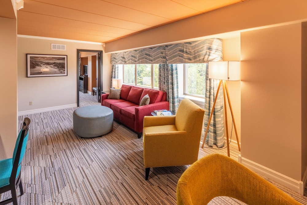 Standard Suite, 2 Bedrooms, City View, Corner photo 2