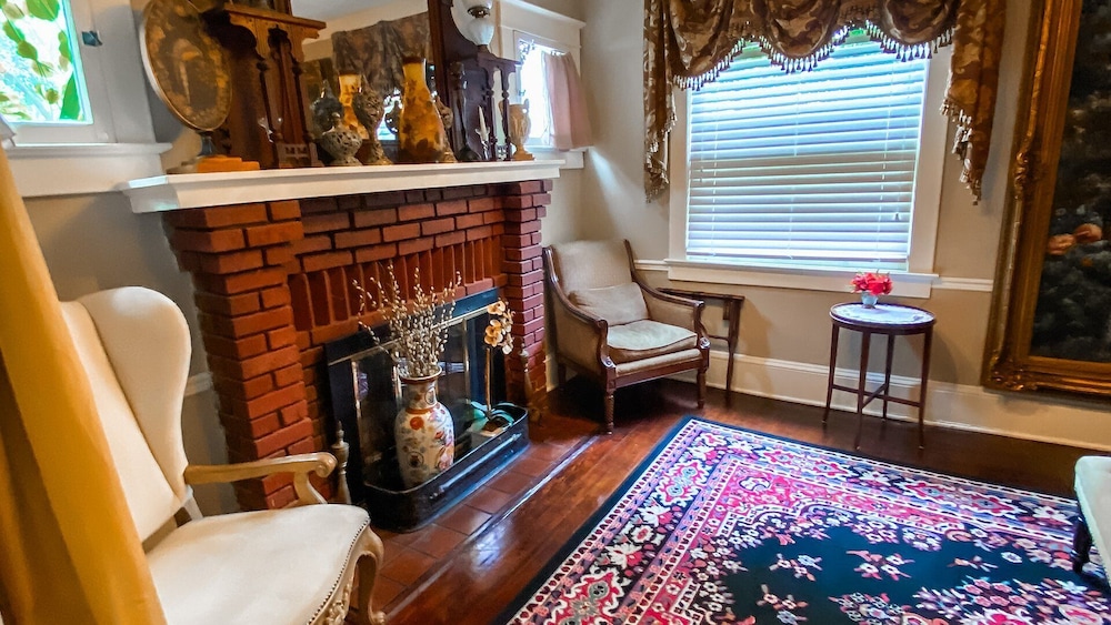 The Historic Craftsman (1st Floor) photo 2