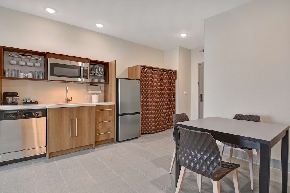 Suite, 1 King Bed, Accessible (Hearing) - Photo 5