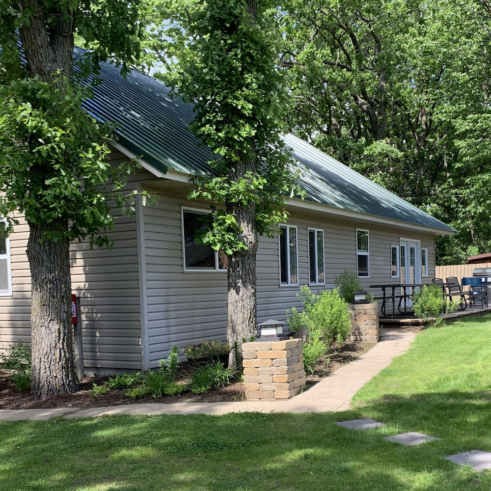 Cottage (4-bed lakeview cottage) photo 3