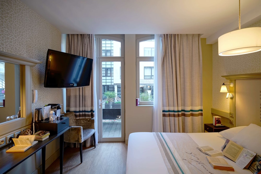 Executive Room, 1 King Bed, Non Smoking, Terrace - Photo 1