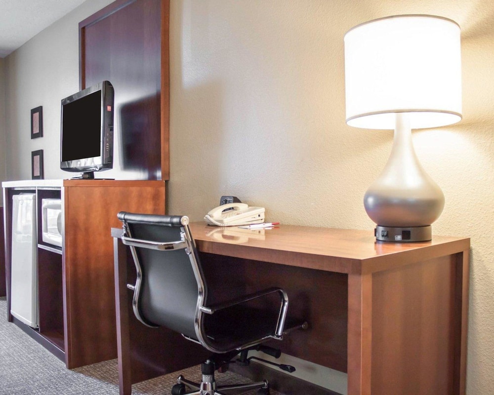 Suite, 2 Queen Beds, Accessible, Non Smoking - Photo 2