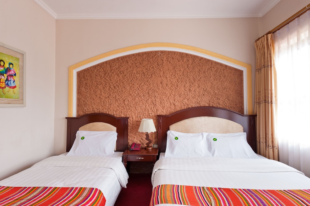 Deluxe Twin Room, Multiple Beds, Mountain View photo 3