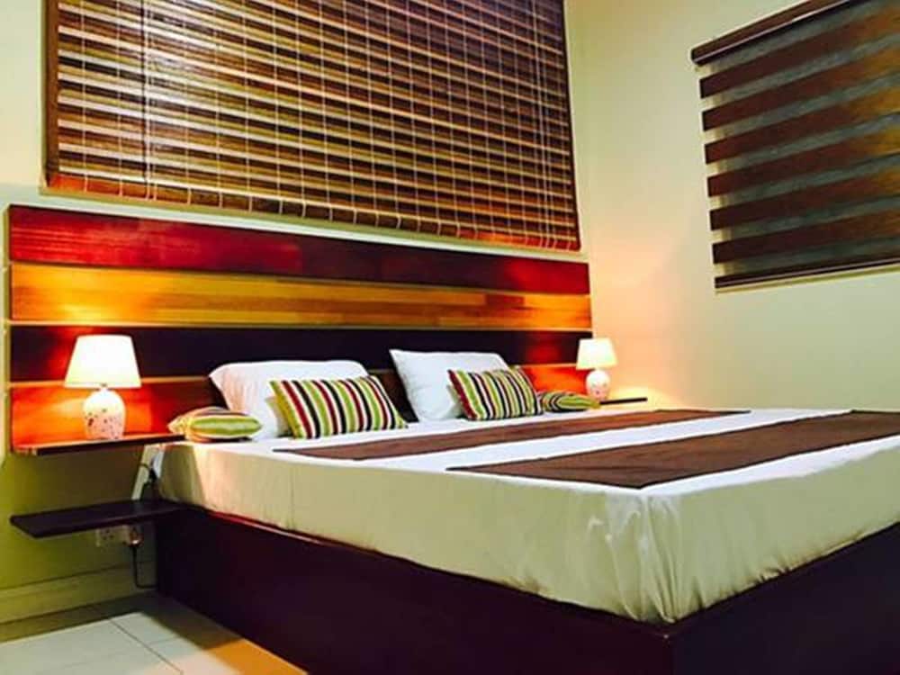 Deluxe Penthouse, 1 King Bed, Jetted Tub