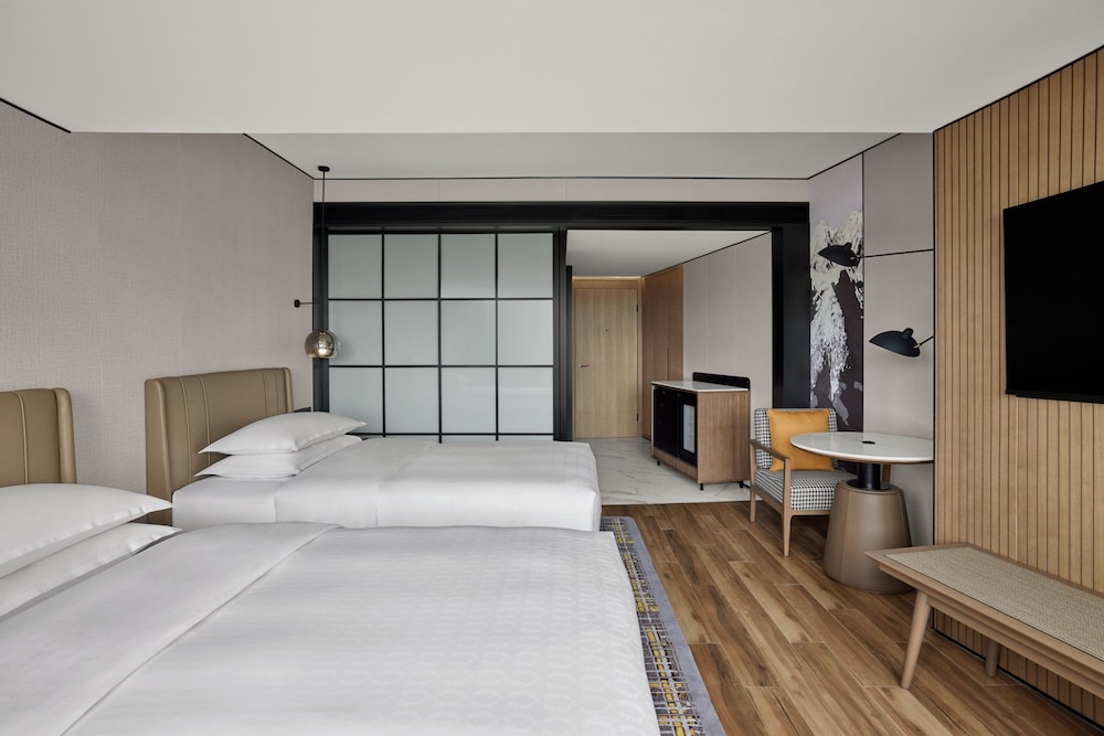 2 Bedroom Suite - Photo 2