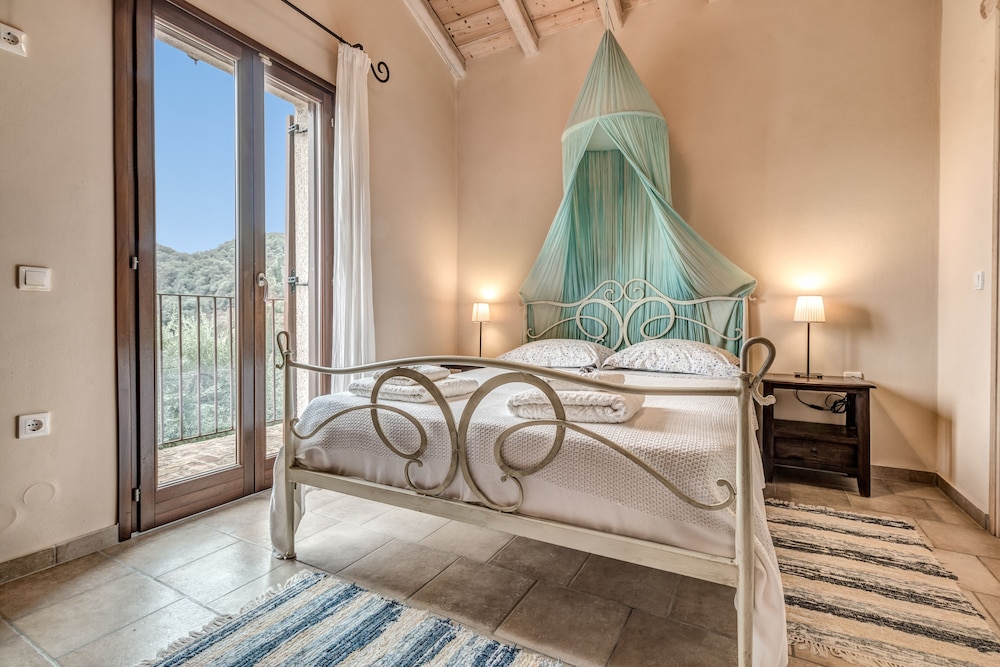 Traditional Villa, Ocean View