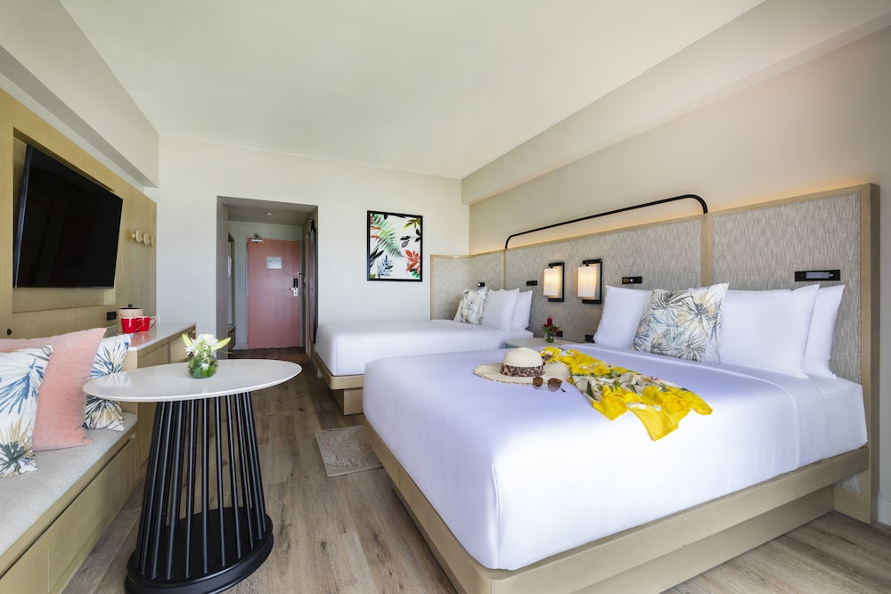 Standard Room, 2 Double Beds, Balcony, Mountain View photo 3