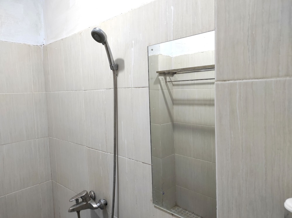 Standard Twin Room - Photo 2