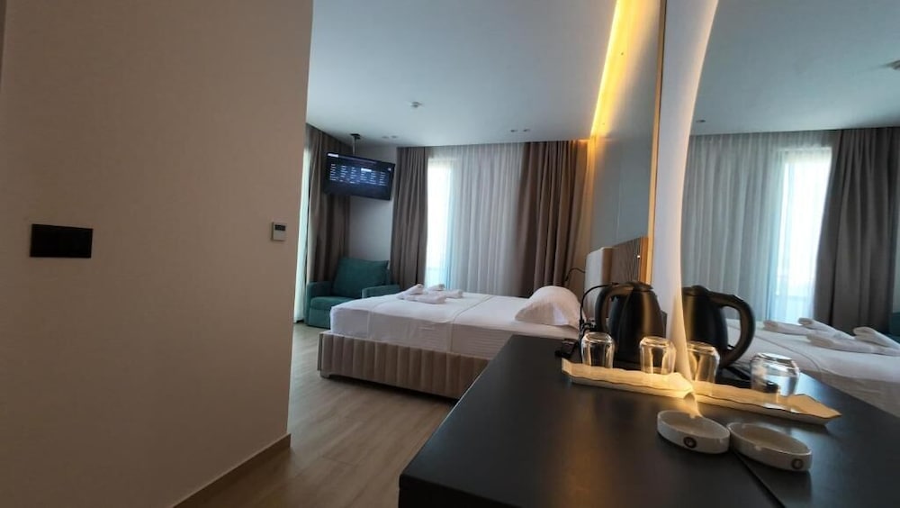 Deluxe King Suite