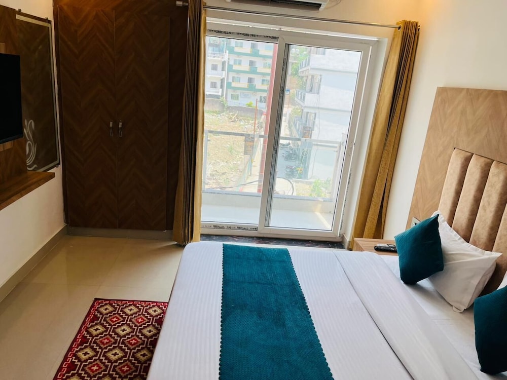 Deluxe Double Room, Balcony, Mountain View