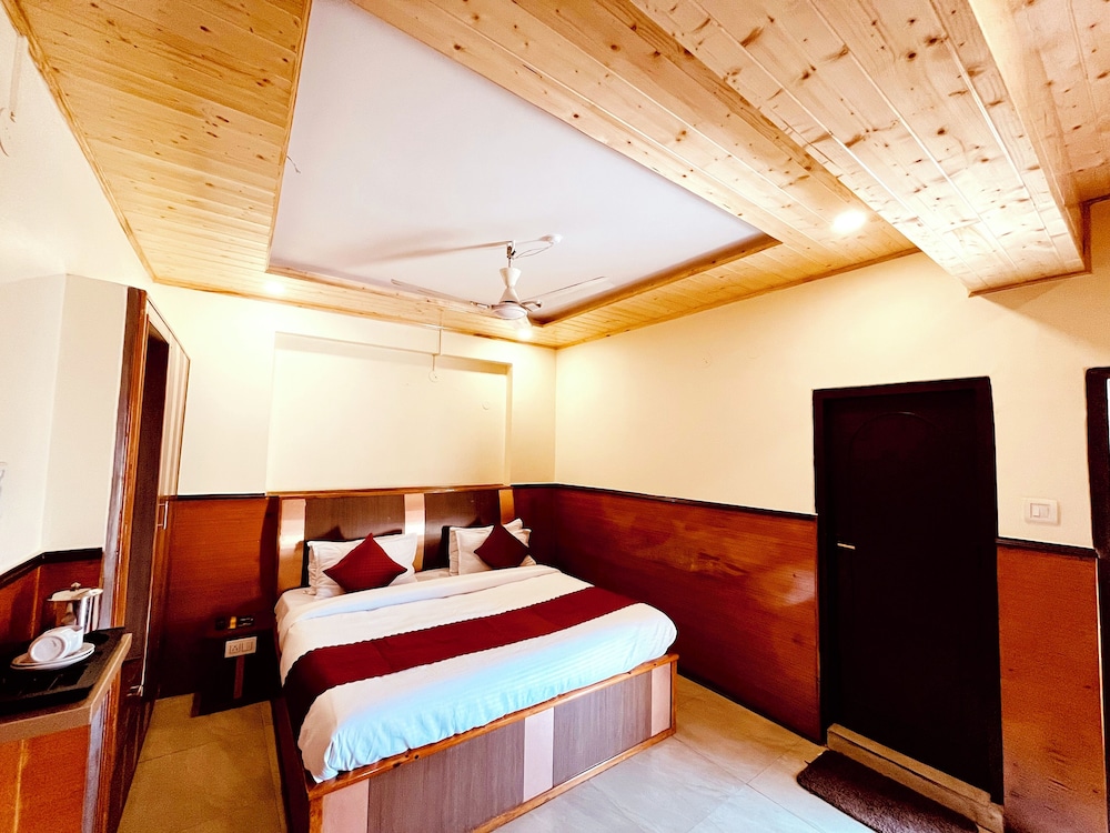 Deluxe Room - Photo 5