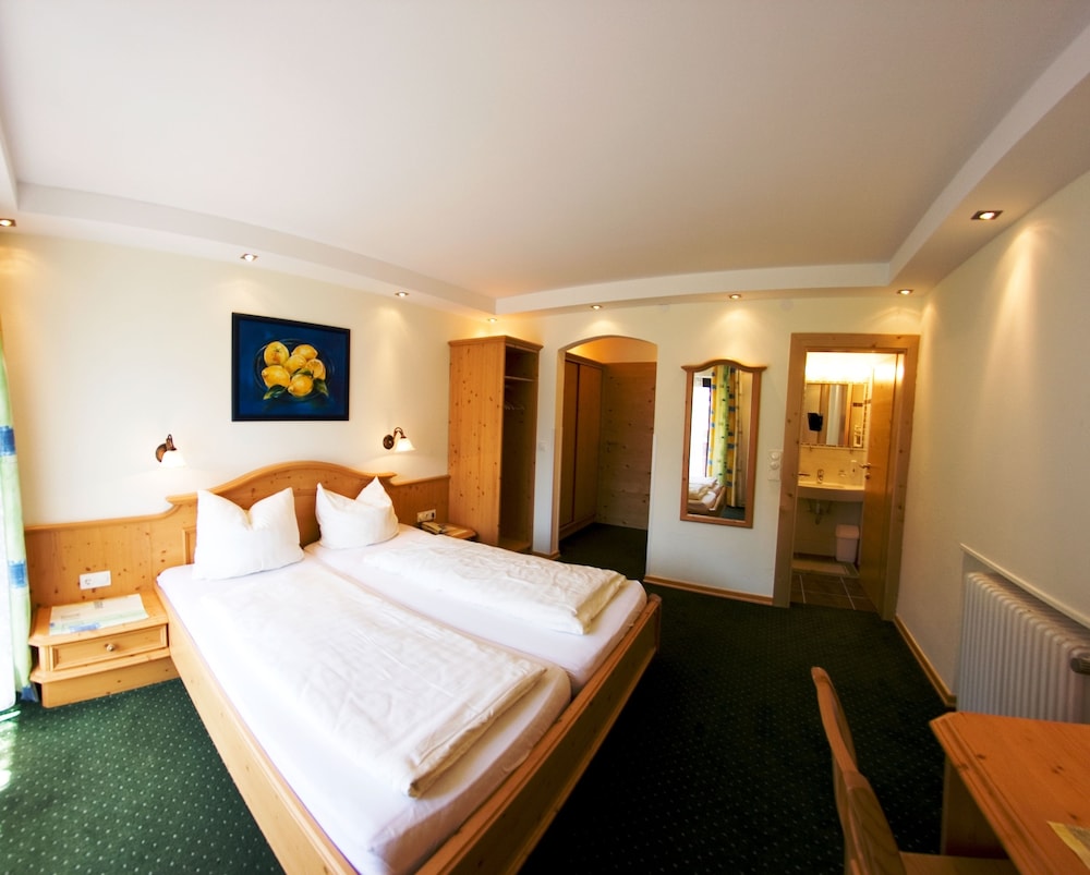 Comfort Triple Room, Balcony, Mountain View photo 1