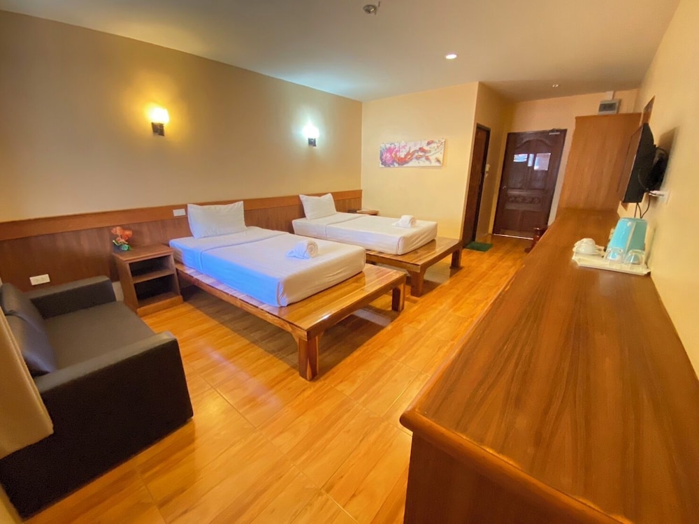 Premium Twin Room photo 3