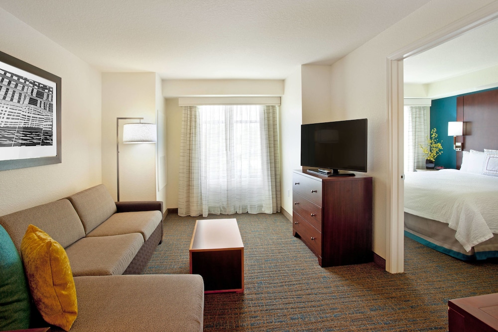 Suite, 1 Bedroom - Photo 1