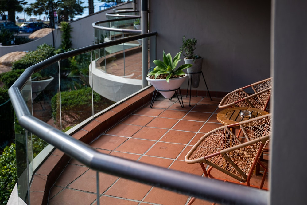 Superior Beach Balcony Suite thumbnail 5