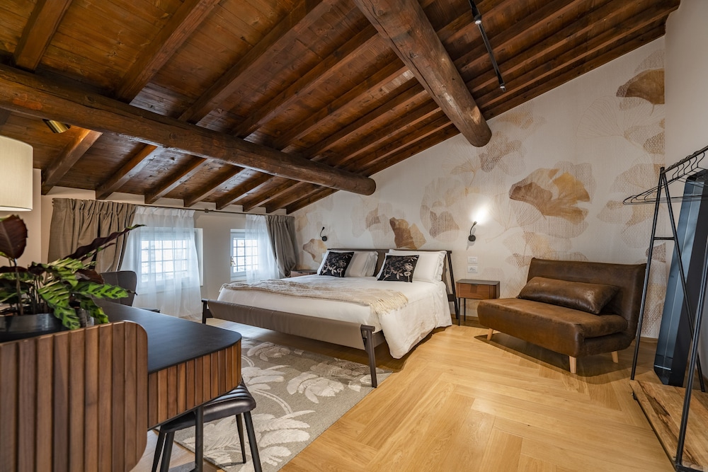 Deluxe Double Room - Photo 1