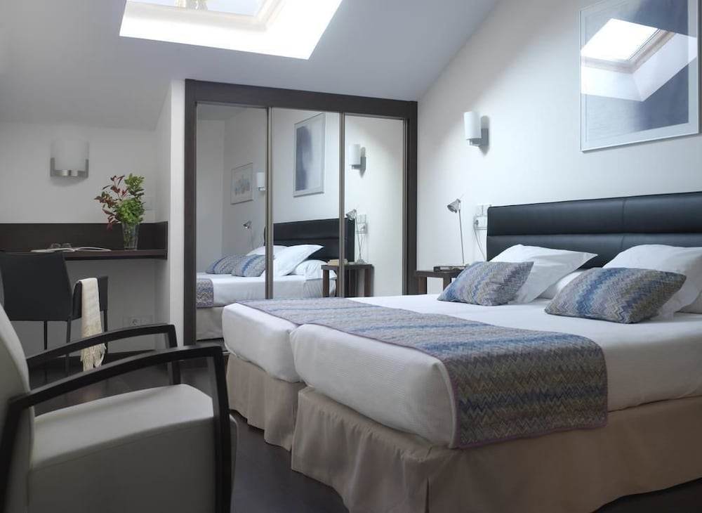 Attic Room - Photo 5