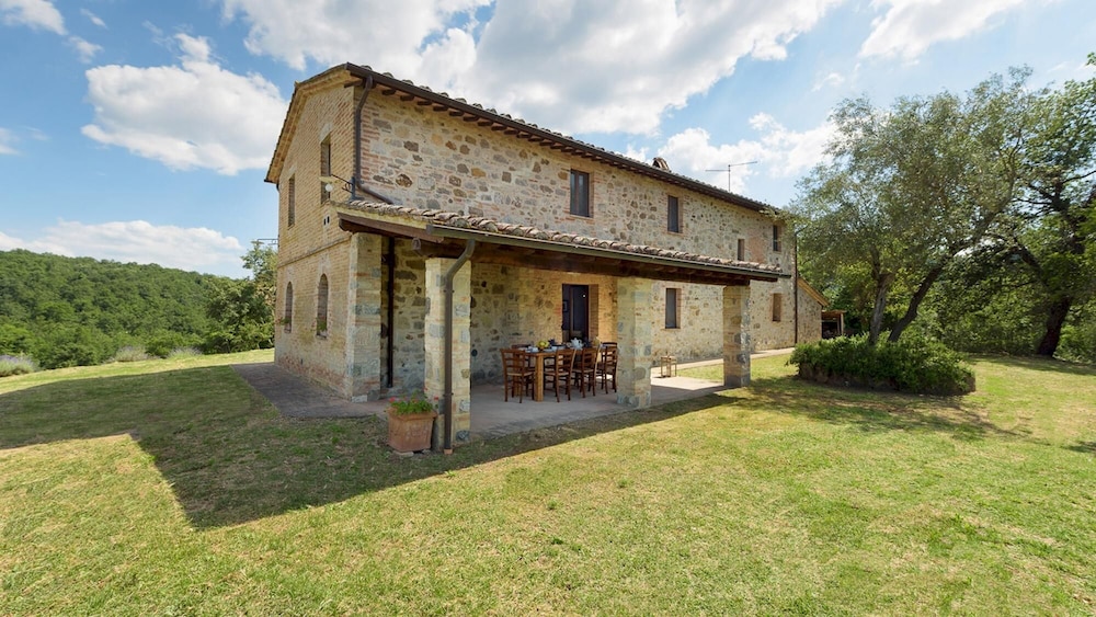 Villa photo 2