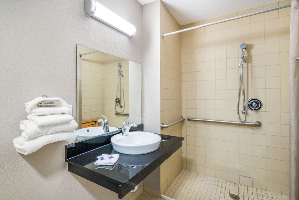 Deluxe Room, 2 Queen Beds, Accessible, Non Smoking photo 1