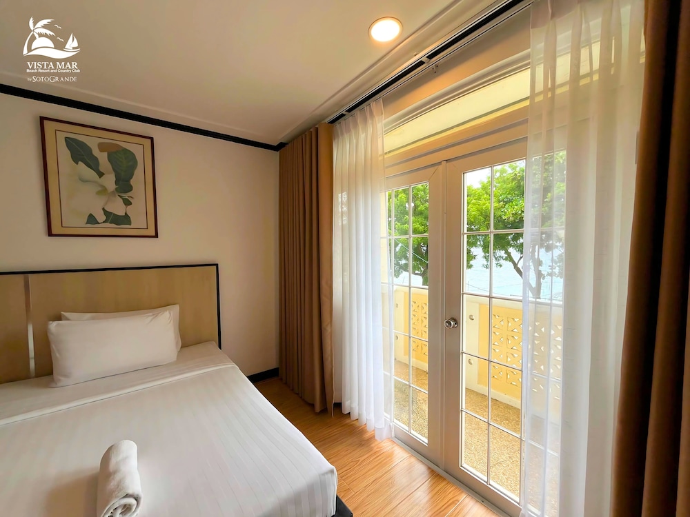 Second Floor Deluxe Double Room - Photo 18