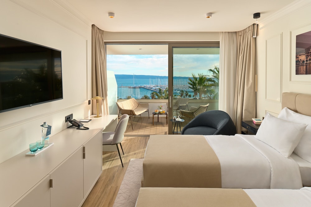 Deluxe Room - Photo 7