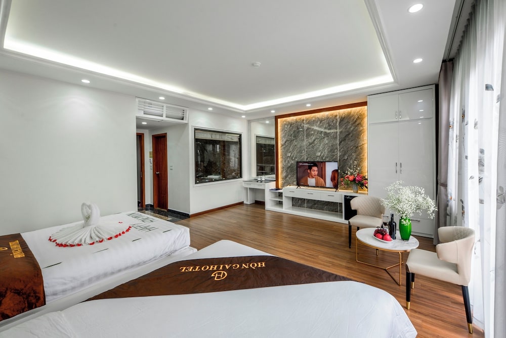 Panoramic Quadruple Room, Balcony, Bay View
