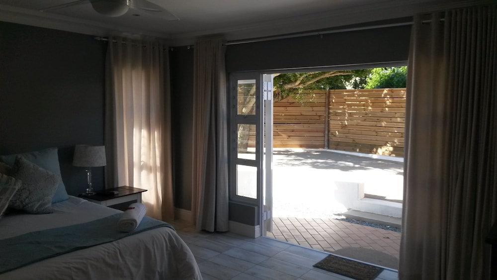 Luxury Double or Twin Room, Non Smoking, Pool Access photo 1