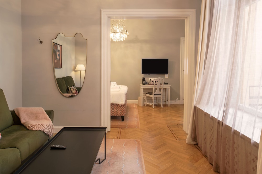 Junior Suite Courtyard