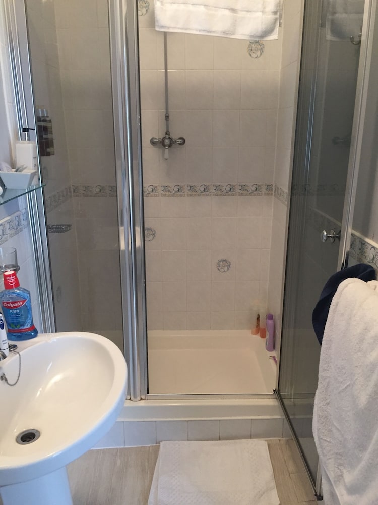 Double Room, Ensuite - Photo 6