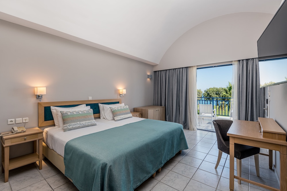Double Room Sea View | Resort Area - Photo 4