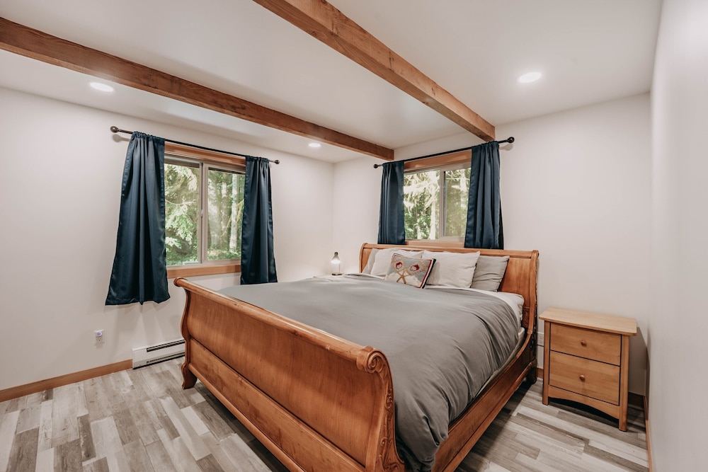 House, 3 Bedrooms, Balcony, Mountain View