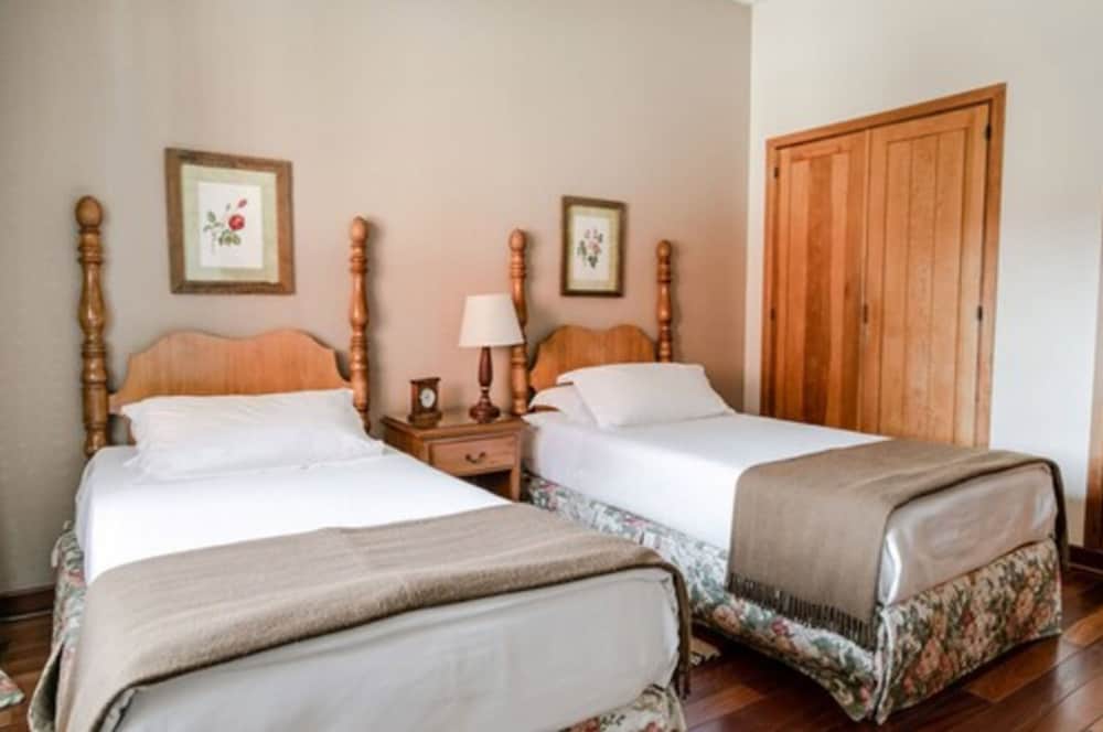Standard with Two Twin Beds (Non Smoking) thumbnail 5